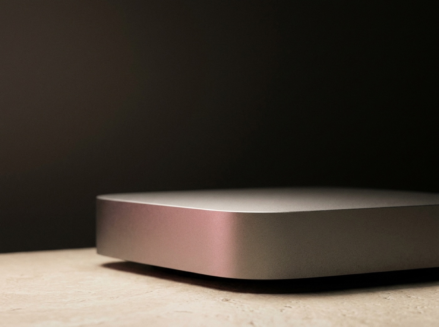 Mac mini dédié hébergeant l'ERP sur mesure en local — souveraineté des données.